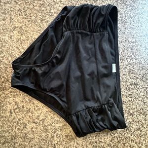Kona sol ruched black swim bottoms very flattering! 16w 18x 16/18